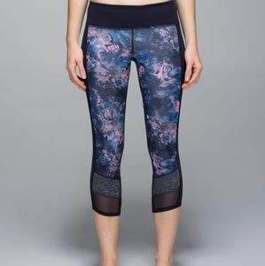 Lululemon If Your Lucky Crop. Moody Mirage Bark Berry size 6